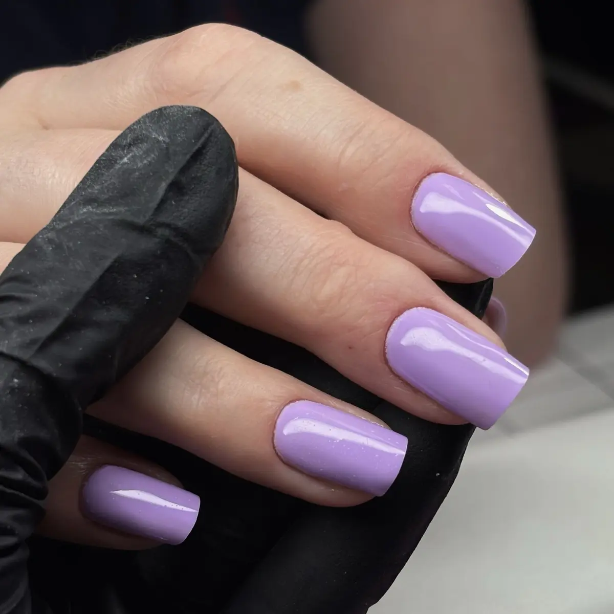 Liliowy manicure Studio REVER Beauty
